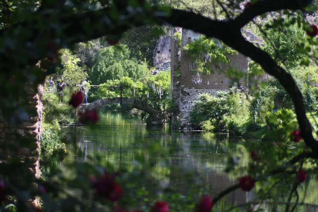 全世界最浪漫的花園！建在廢墟，美如天堂